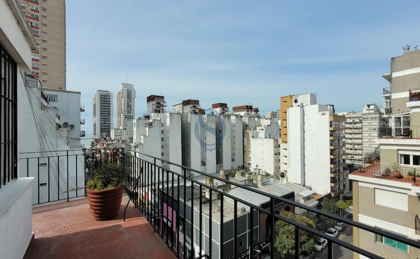 Foto de Venta - Departamento dos ambientes con balcón terraza - Santa fe 1685, imagen 1