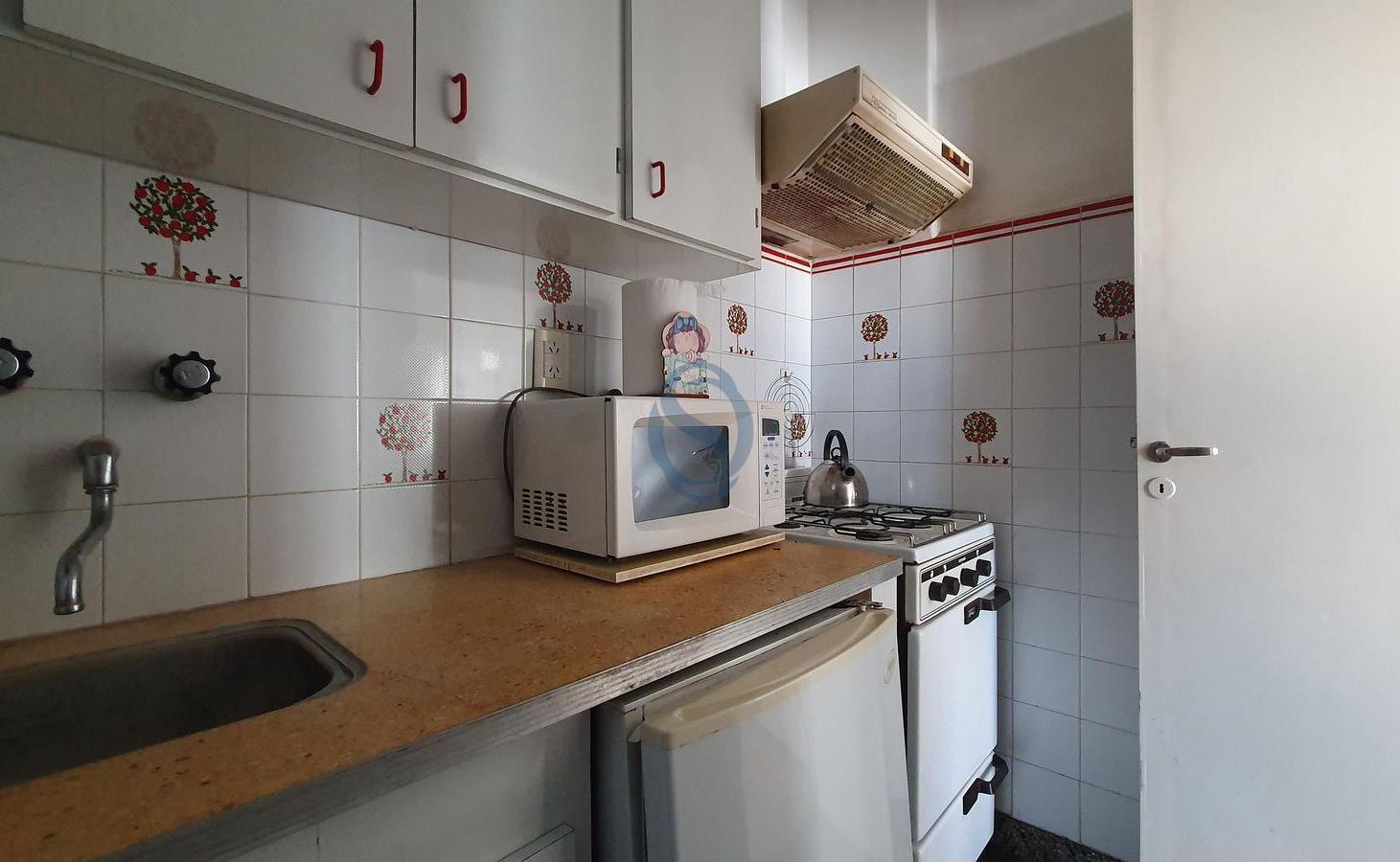 Foto de Venta - Departamento dos ambientes con balcón terraza - Santa fe 1685, imagen 2