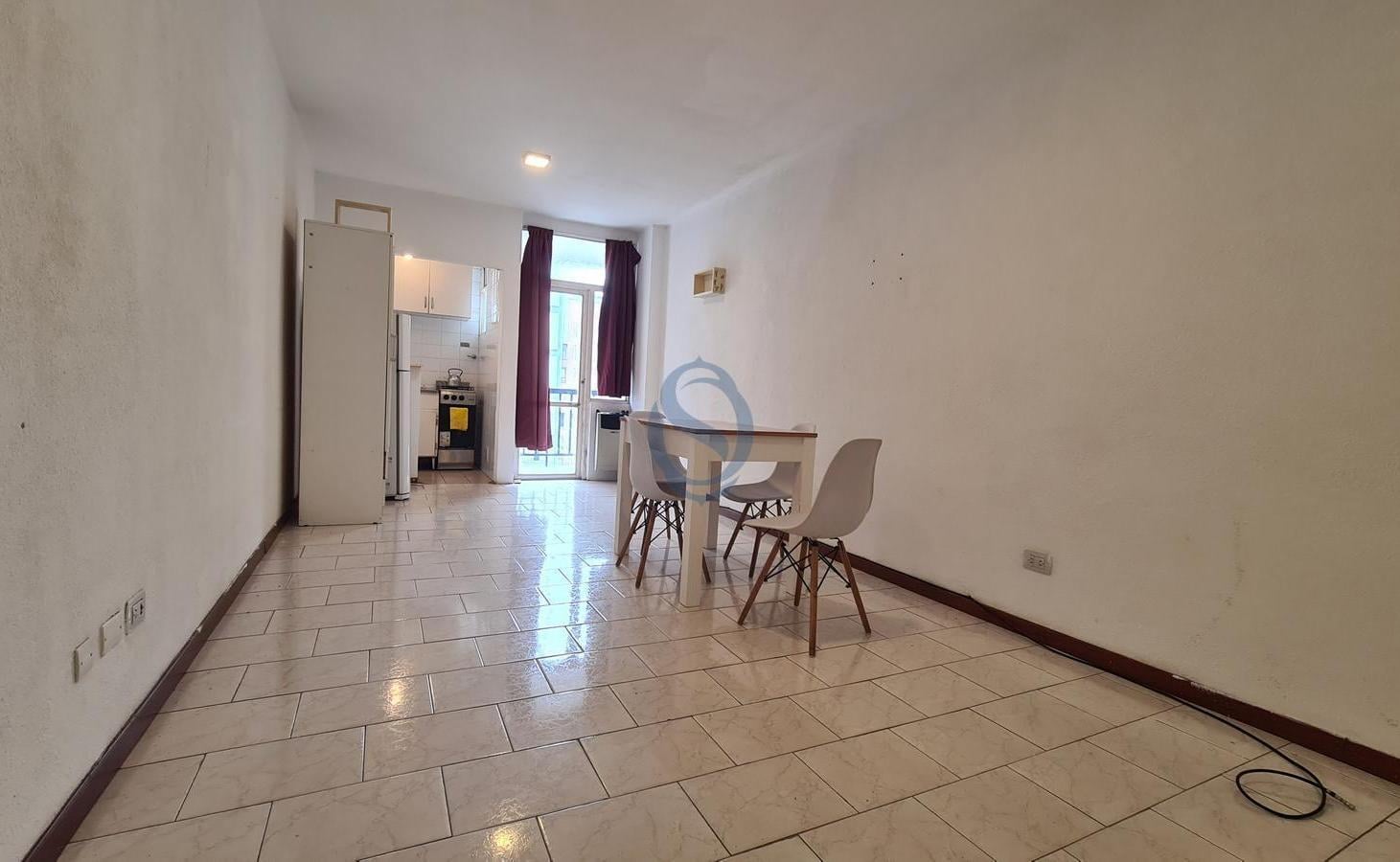 Foto de Departamento un ambiente con balcón sobre Avenida Colon. Zona Plaza, imagen 3
