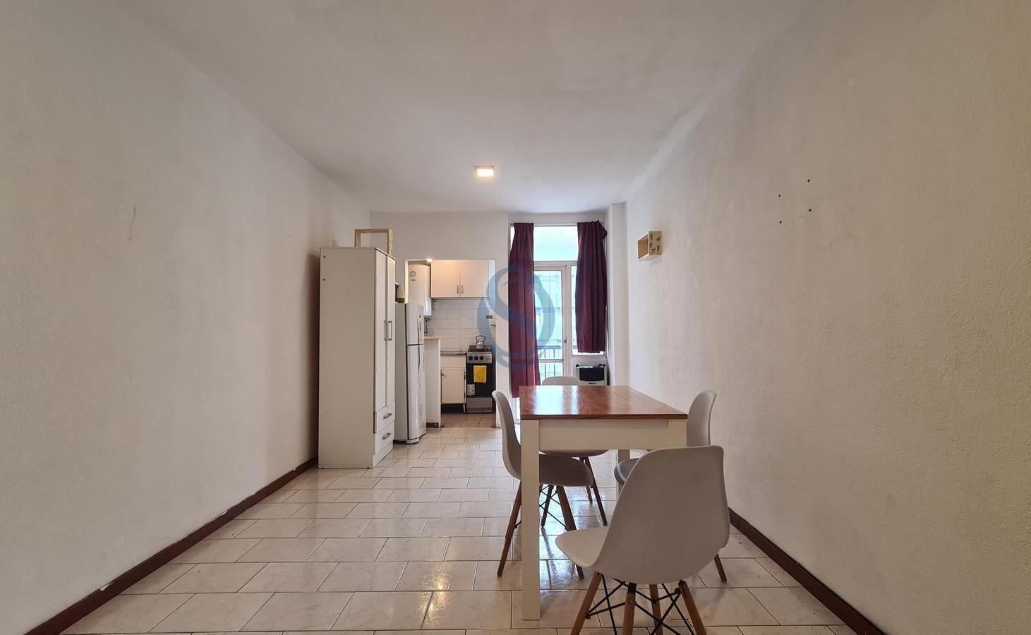 Foto de Departamento un ambiente con balcón sobre Avenida Colon. Zona Plaza, imagen 4