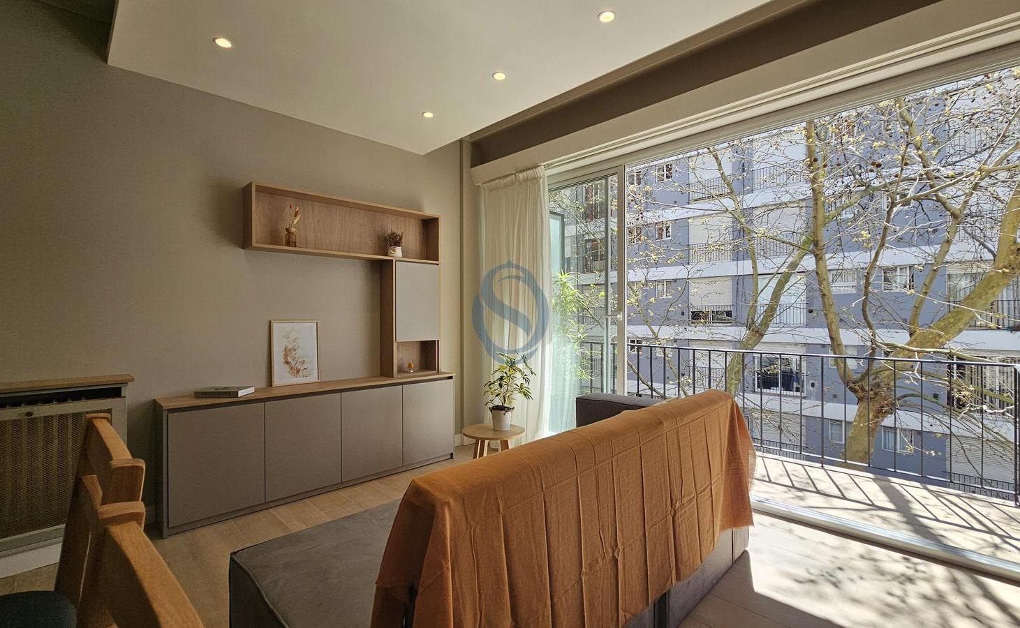 Foto de Venta - Departamento cuatro ambientes reciclado con balcón a la calle, imagen 2