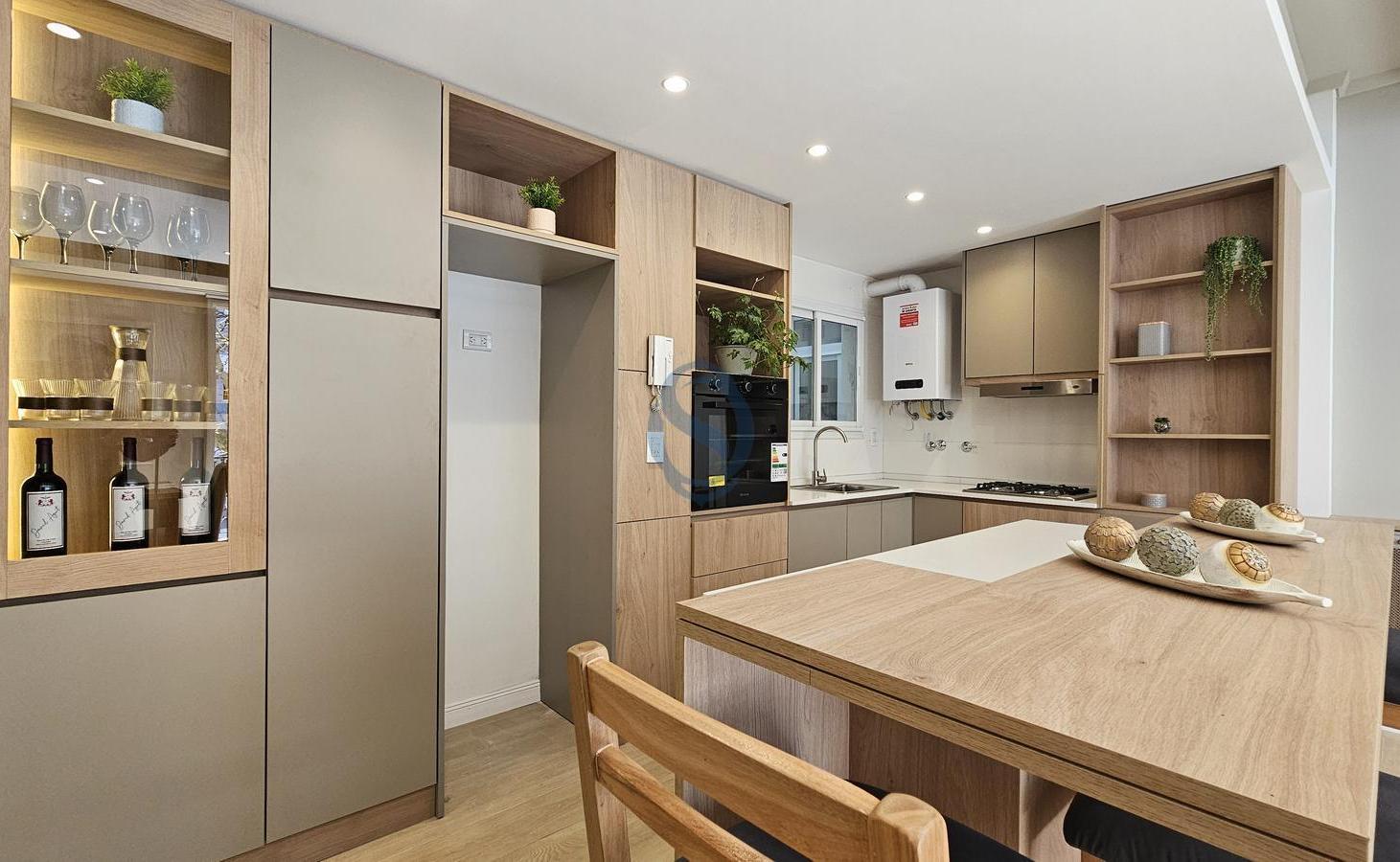 Foto de Venta - Departamento cuatro ambientes reciclado con balcón a la calle, imagen 5