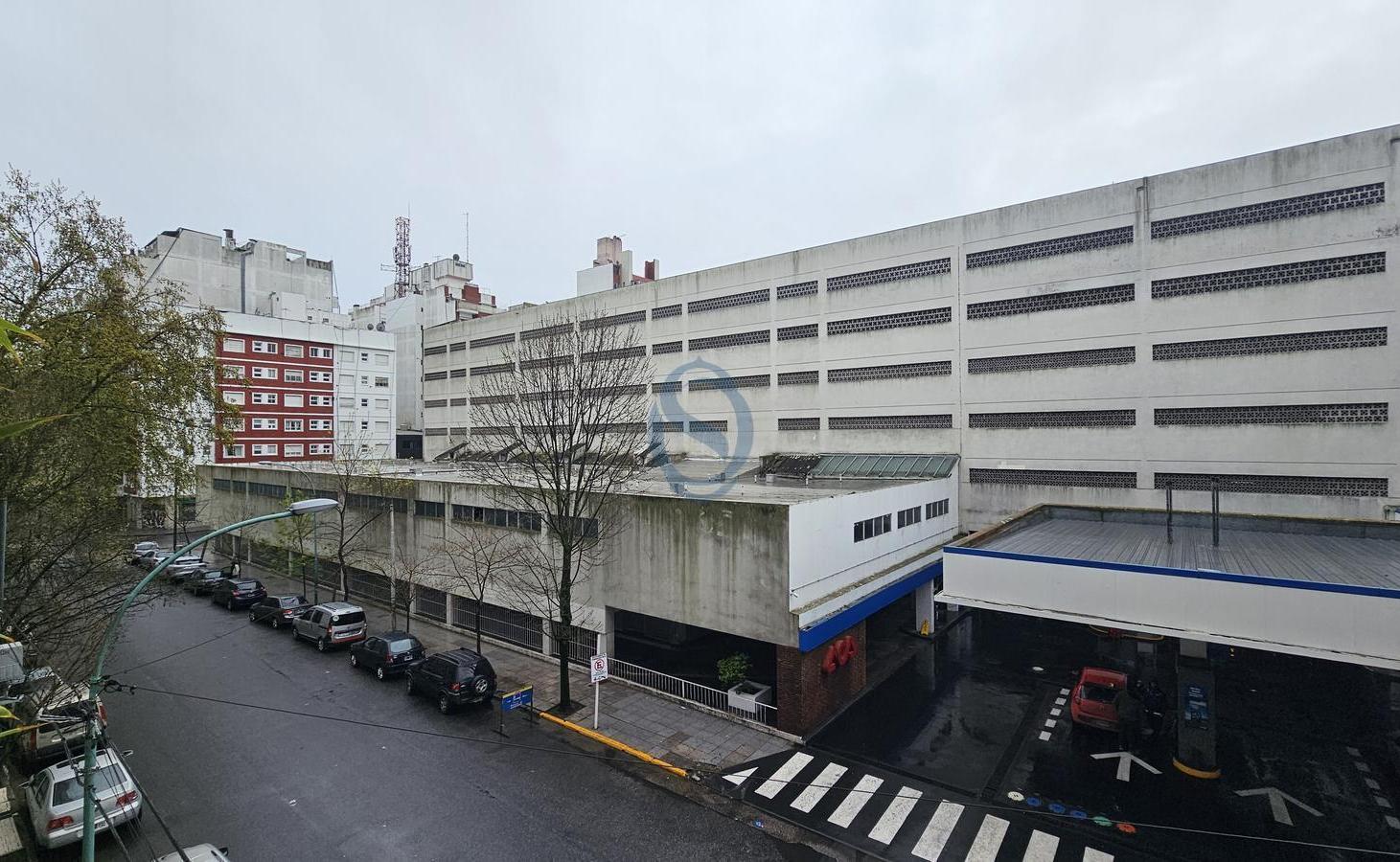Foto de Venta - Departamento dos ambientes reciclado con balcón - Alte. Brown, imagen 4