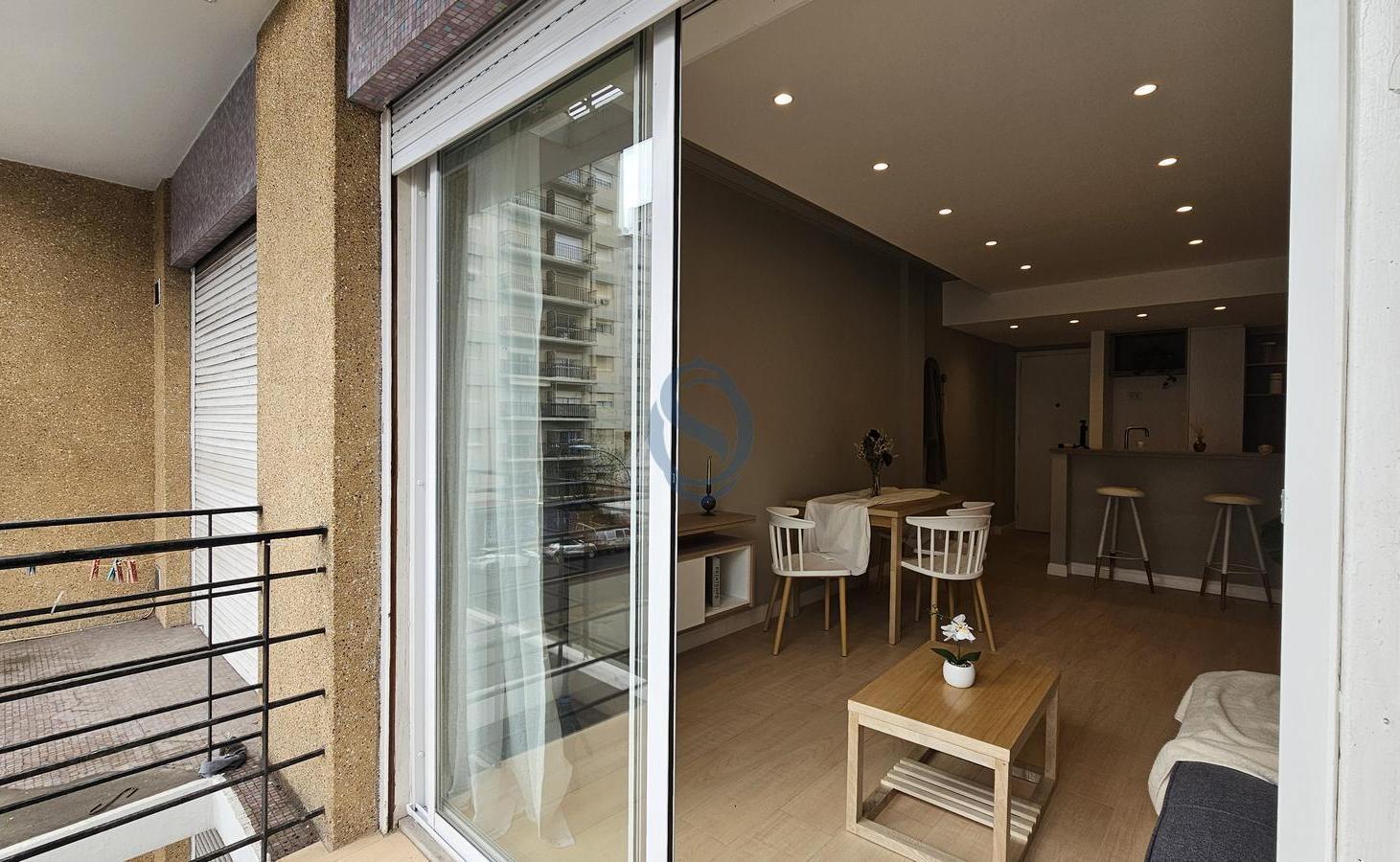 Foto de Venta - Departamento dos ambientes reciclado con balcón - Alte. Brown, imagen 3