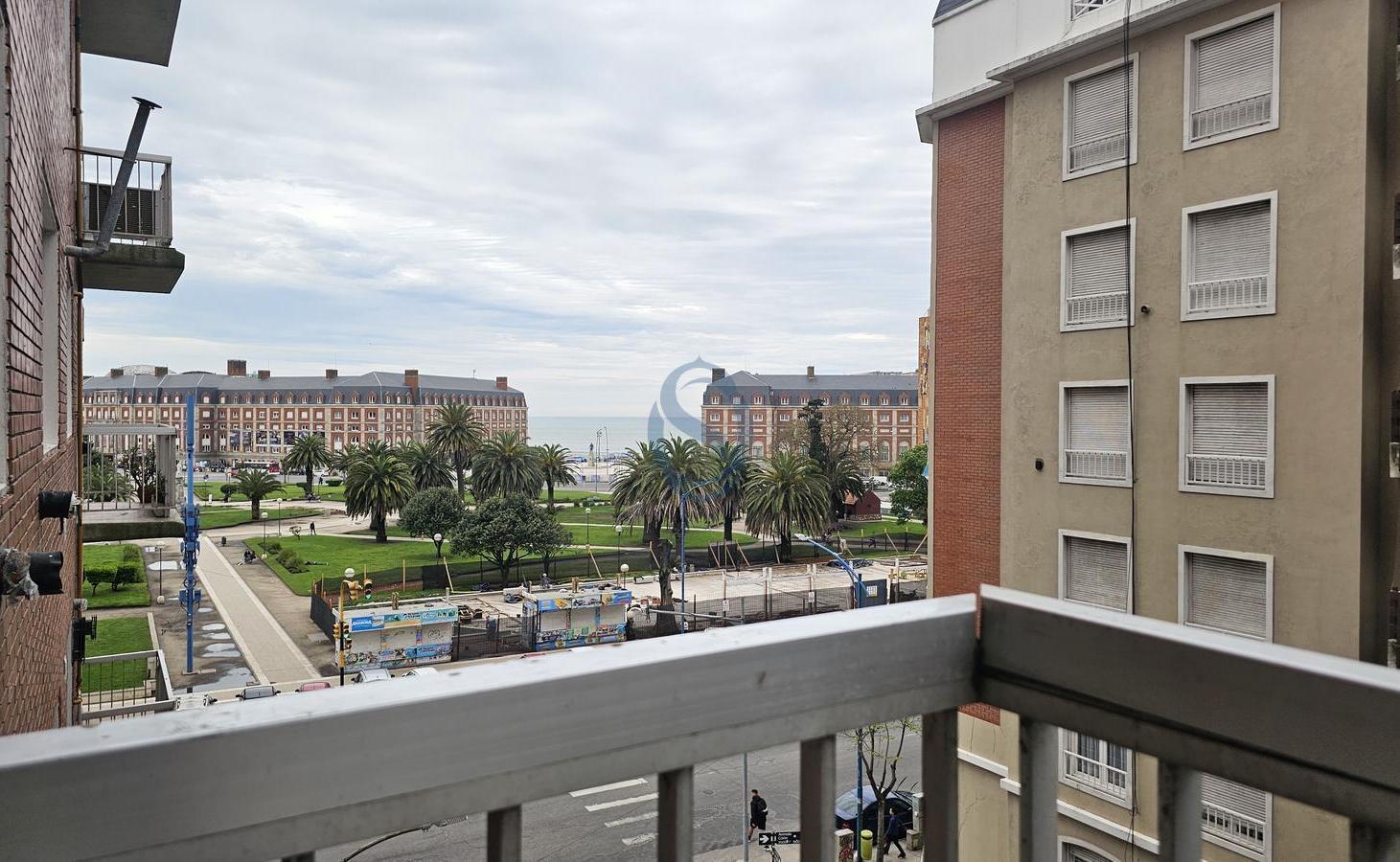 Foto de Venta - Departamento tres ambientes a la calle con balcon - Av Colon, imagen 2