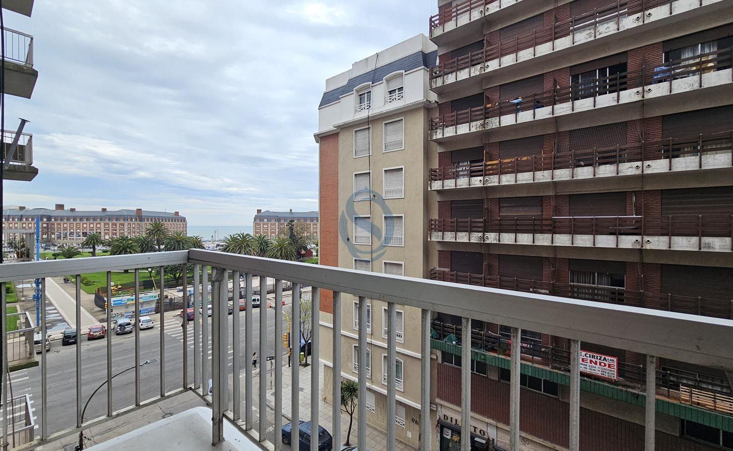 Foto de Venta - Departamento tres ambientes a la calle con balcon - Av Colon, imagen 4