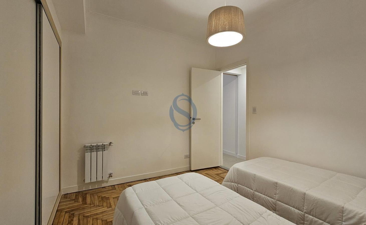 Foto de Venta - Departamento tres ambientes a la calle con balcon - Av Colon, imagen 5