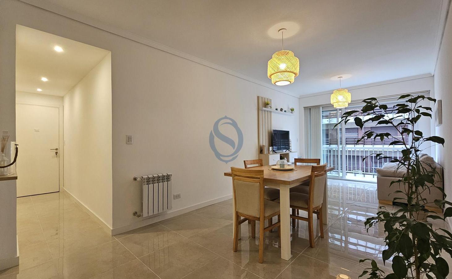 Foto de Venta - Departamento tres ambientes a la calle con balcon - Av Colon, imagen 1