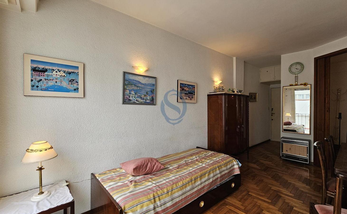 Foto de Venta - Departamento un ambiente dividido al contrafrente - Av Colon, imagen 3