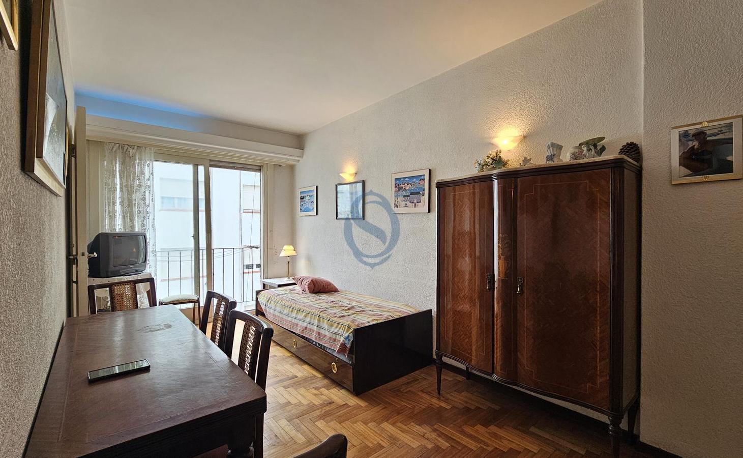 Foto de Venta - Departamento un ambiente dividido al contrafrente - Av Colon, imagen 2