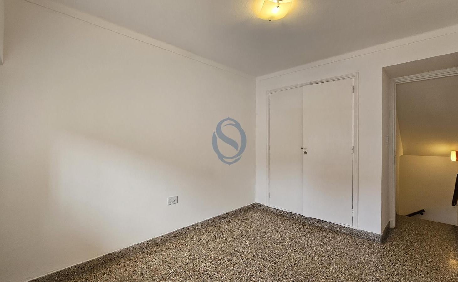 Foto de Venta - Chalet cinco ambientes original con patio - Castelli 670 - Los, imagen 4