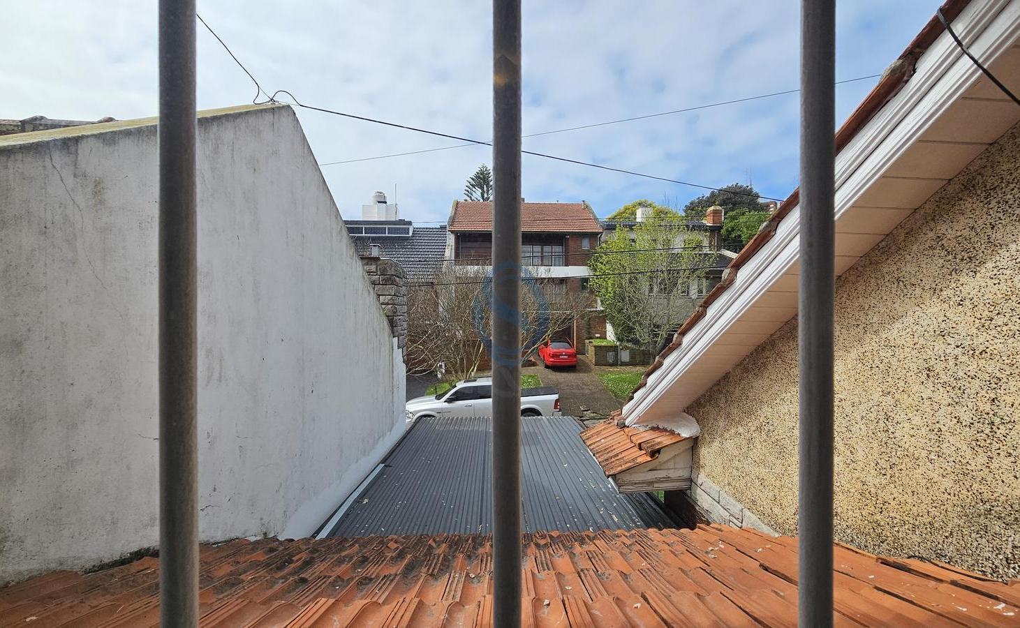 Foto de Venta - Chalet cinco ambientes original con patio - Castelli 670 - Los, imagen 5