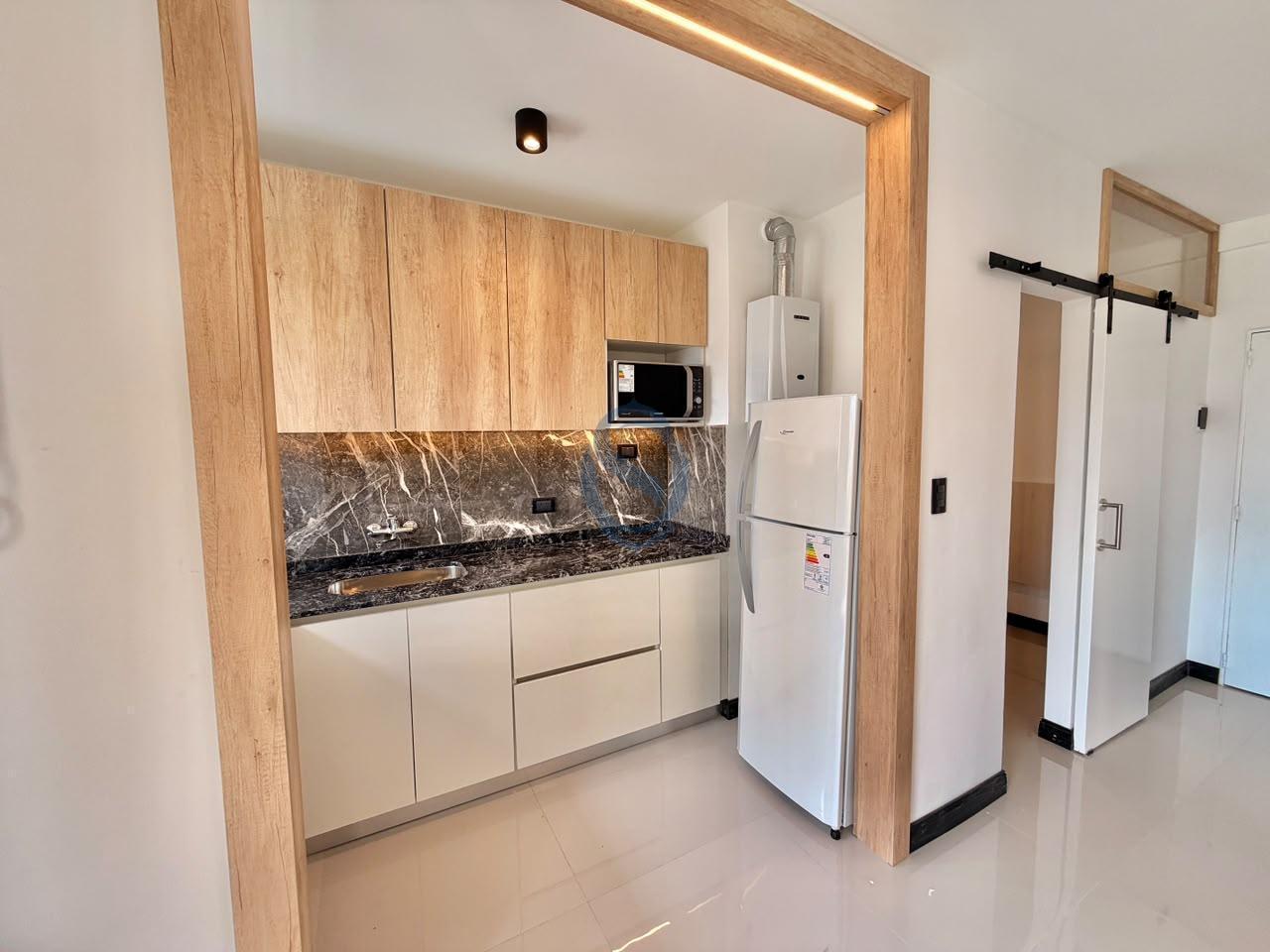 Foto de Venta - Departamento dos ambientes reciclado con balcón corrido al, imagen 4