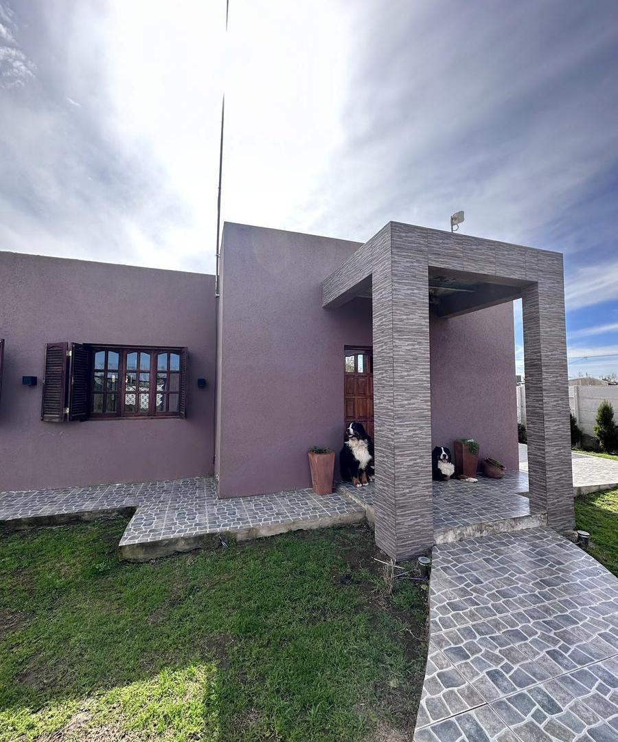 Casa en Venta de amplio parque, 3 dormitorios, terreno de 600m². La Campiña 1, Zarate
