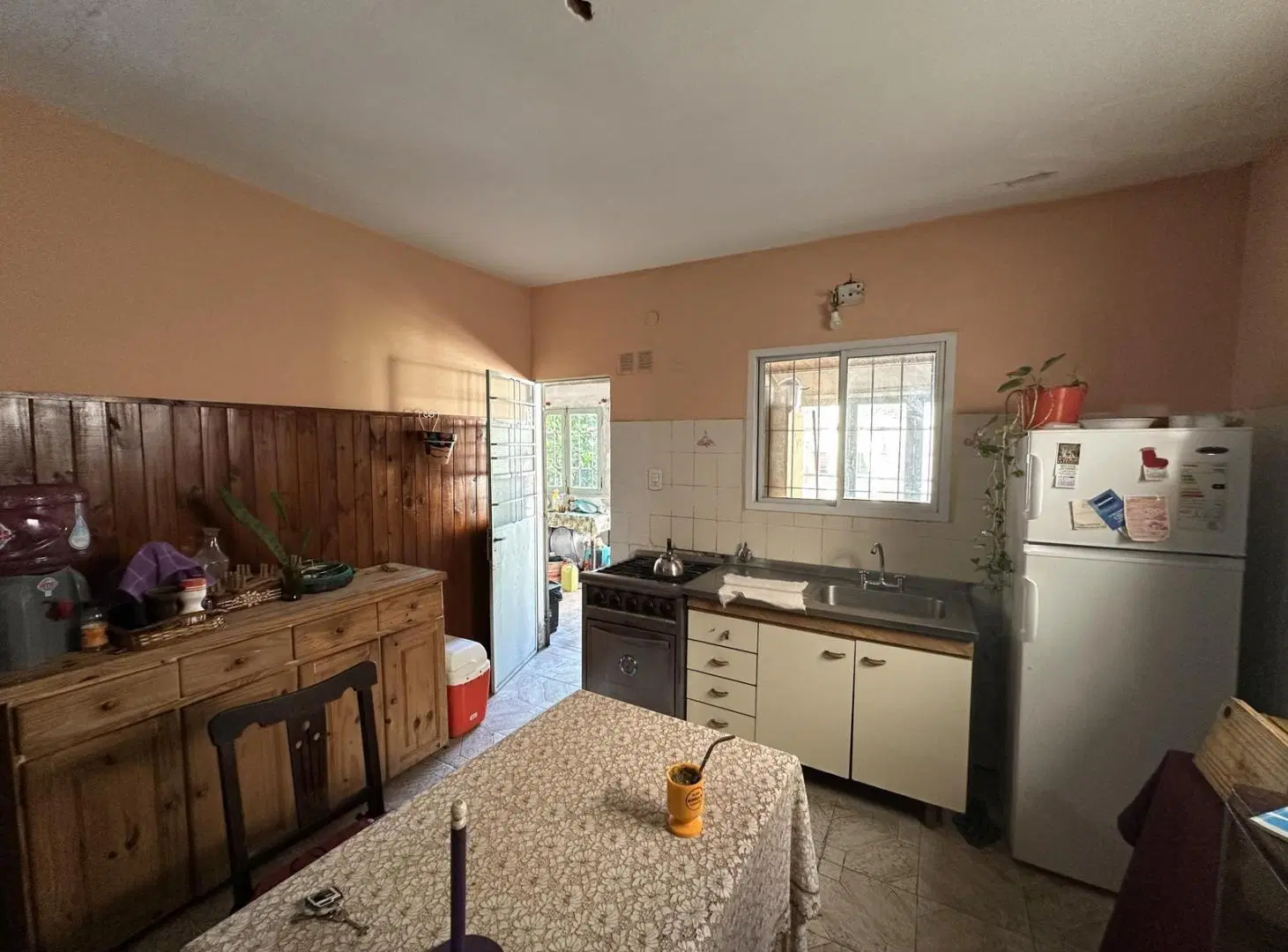 Casa en Venta de 2 dormitorios. Galería con lavadero. Patio con parrilla. Campana 1