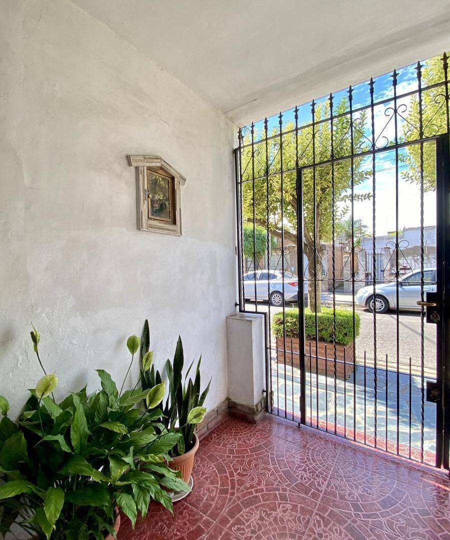 Foto de Casa en Venta de 5 ambientes. Parque con pleta. Quincho y parrilla, imagen 2