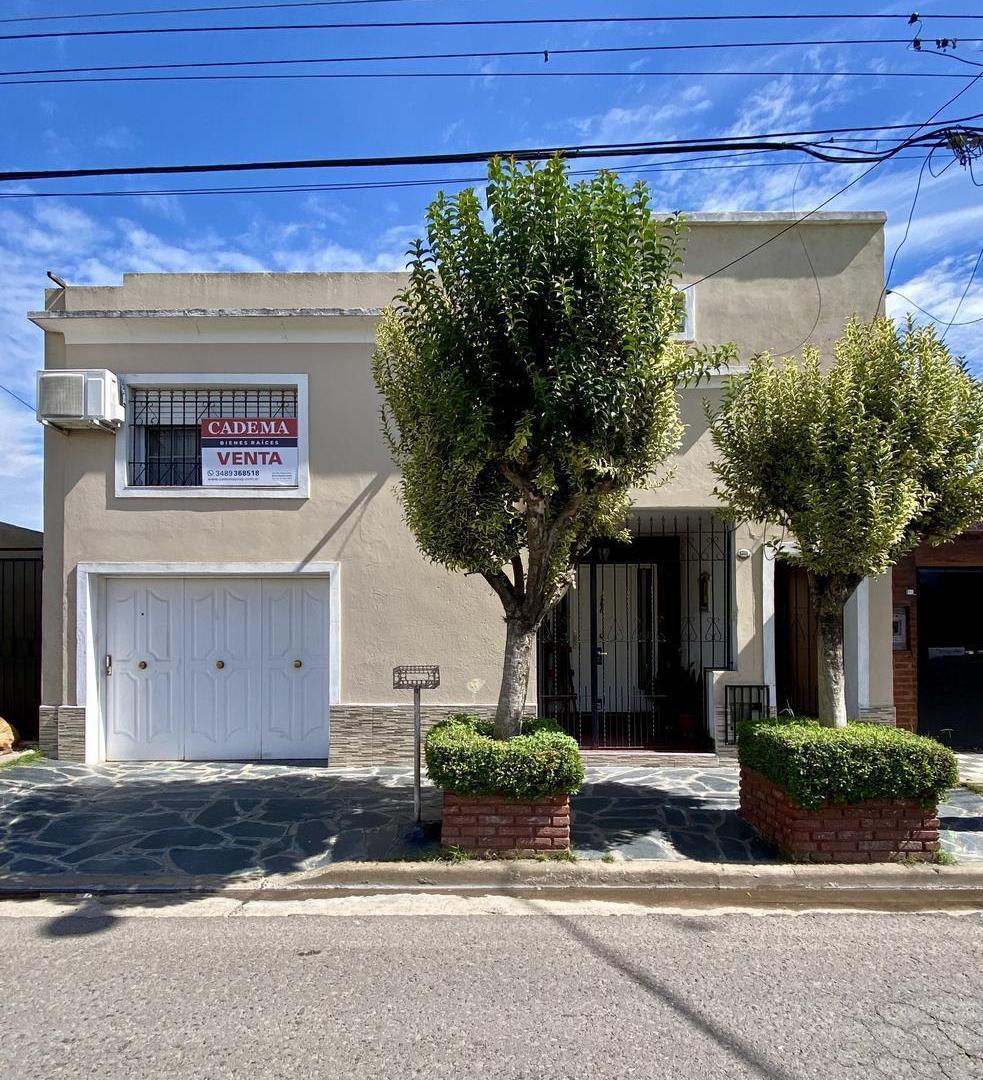 Casa en Venta de 5 ambientes. Parque con pleta. Quincho y parrilla. Villa Massoni, Zárate