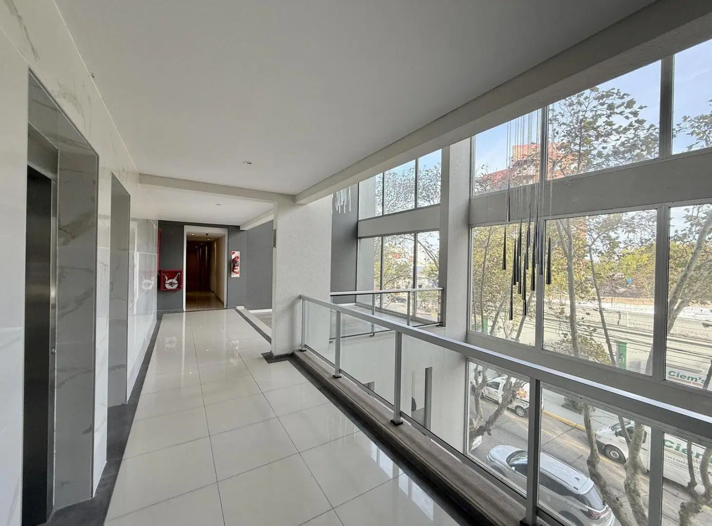Oficina en Alquiler. De 2 ambientes, baño y cocina. Torre Italia. Pleno Centro Campana 5