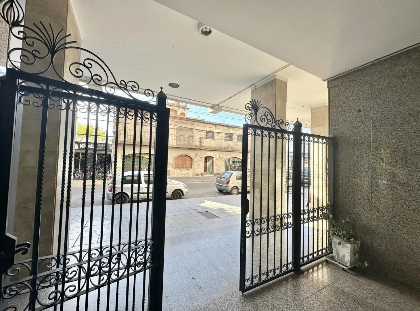 Departamento en Venta de 3 ambientes, balcón y lavadero. Pleno Centro Zarate 4