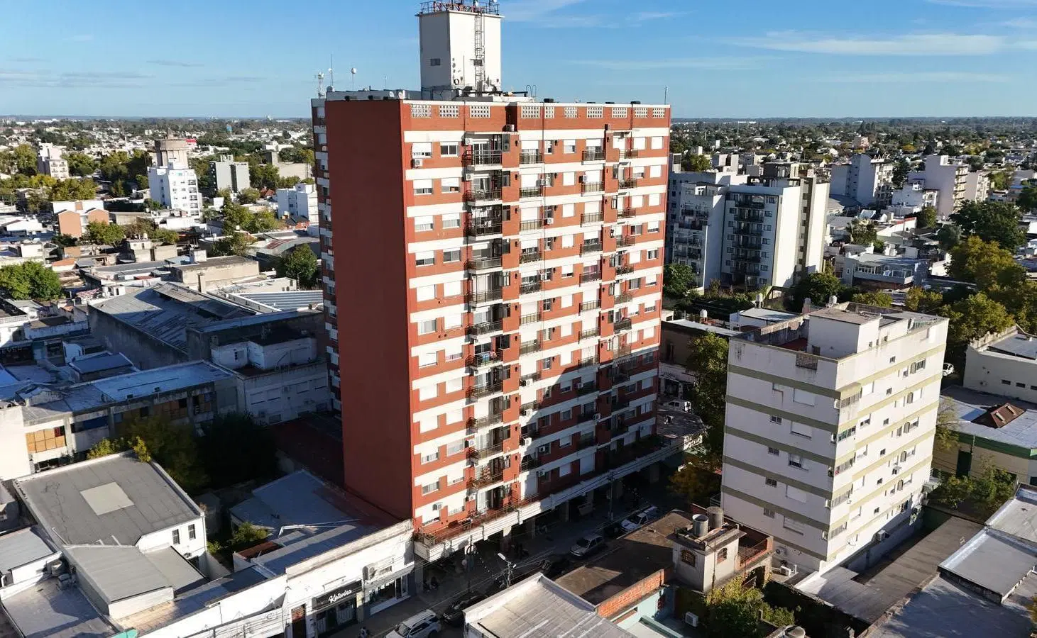 Departamento en Venta de 3 ambientes, balcón y lavadero. Pleno Centro Zarate 2