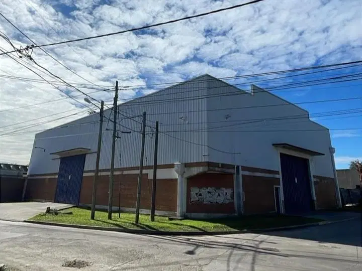 Depósito de 1.100 m2 sup. cubierta en Alquiler en Combatientes de Malvinas al 1500, Campana 2
