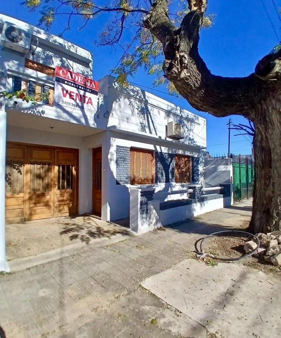 Casa en Venta de 3 dormitorios. Patio con parrilla. Cochera. Villa Massoni, Zárate 2