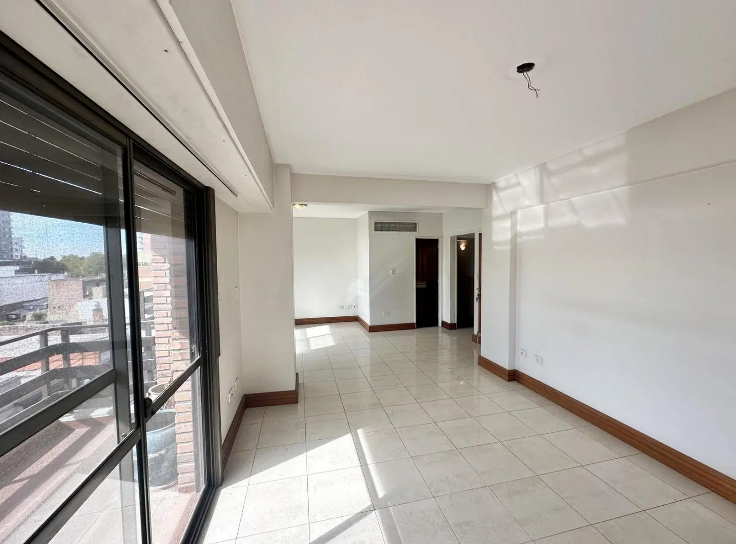 Departamento en Venta de 3 dorm. Balcones al frente, lavadero, SUM y amenities. Centro Campana 3