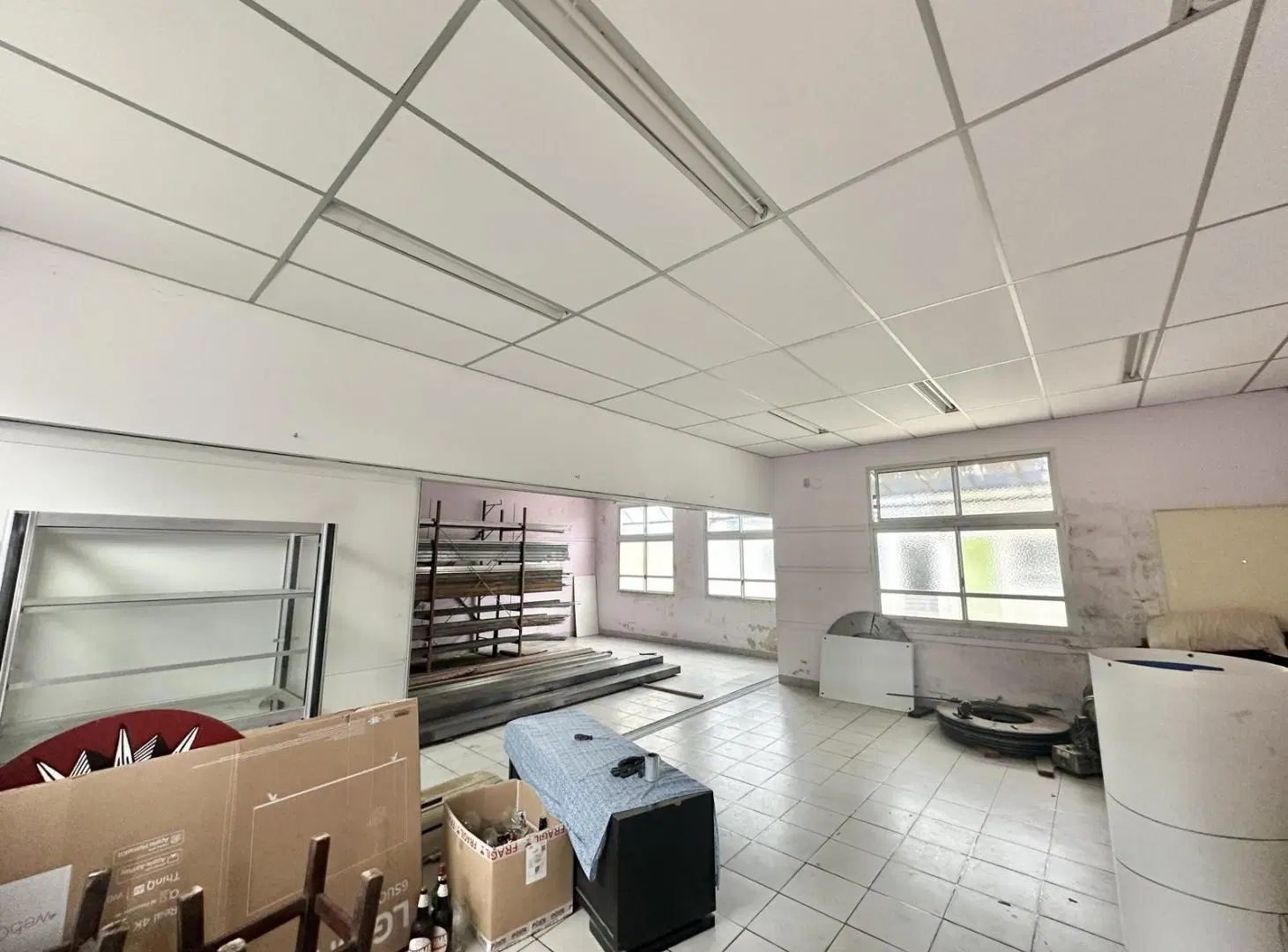 Gran propiedad en Venta de 1710 m2. Pileta, gran parque. Ideal inversión. Av. Varela, Centro Campana 5