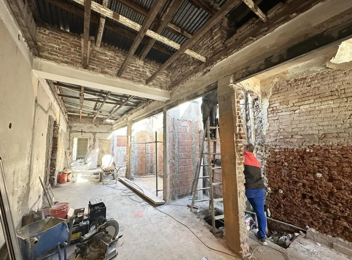 Casa en Venta con proyecto de contrucción. A estrenar. 2 dorm. Patio. Cochera. Pleno Centro Campana 1
