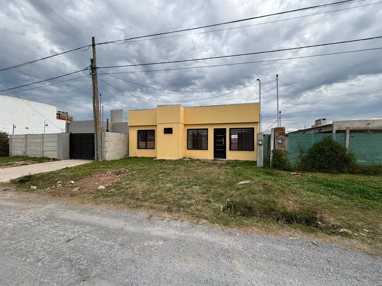 Casa en Venta de 3 dormitorios. Lavadero y galería. Campana Barrio Jardin de los Pioneros 2