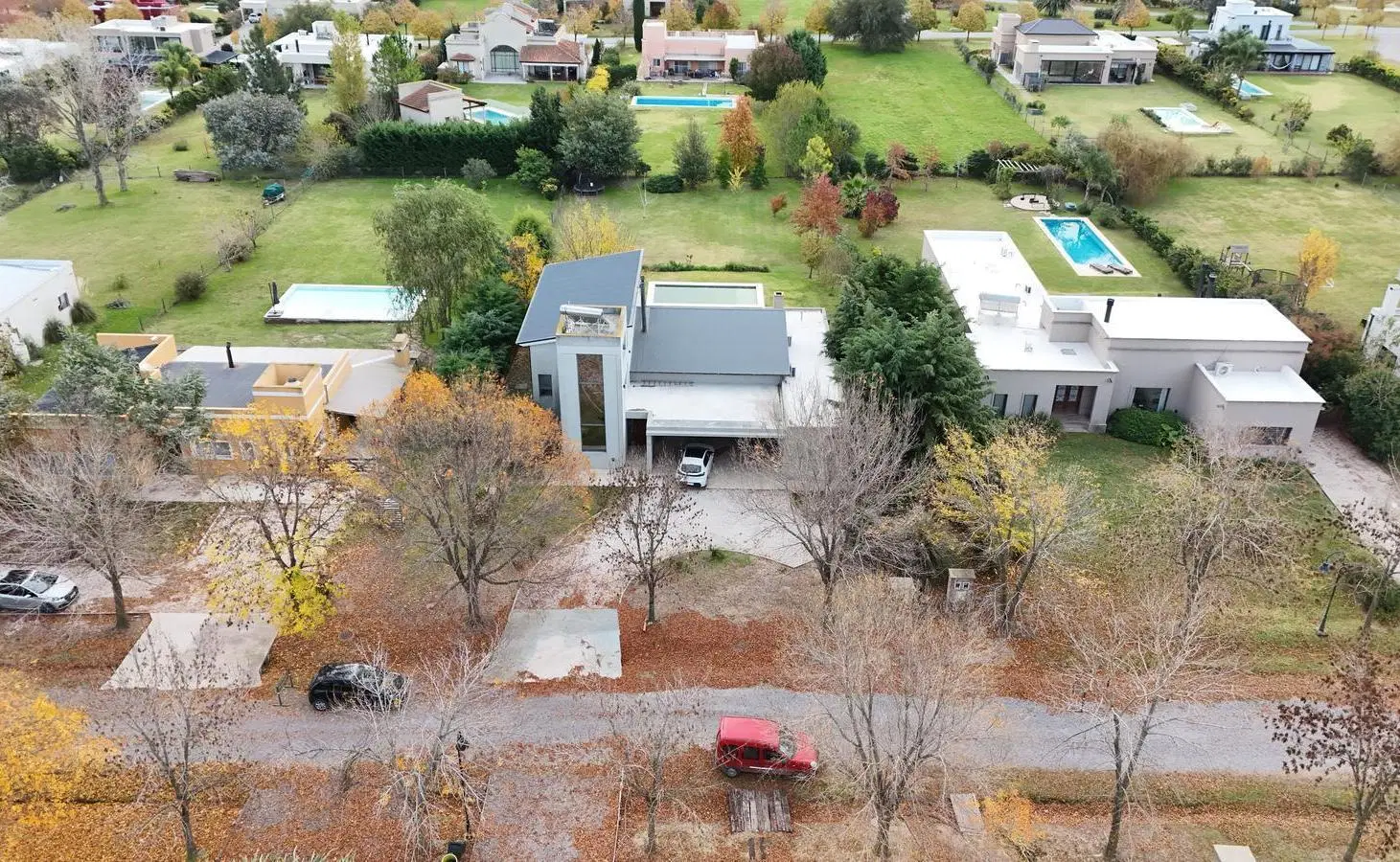 Gran casa de categoría en Venta en barrio Chacras de la Reserva. De 6 ambientes. Piscina 3