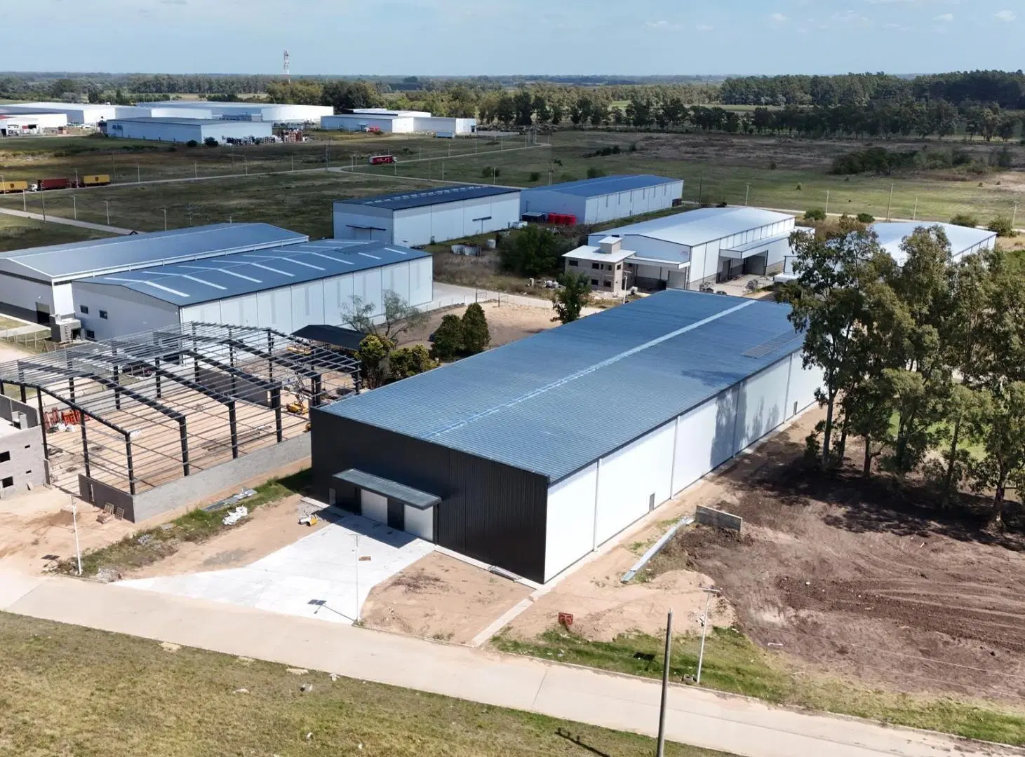 Depósito de 2.540 m2 en Alquiler dentro del Parque Industrial Ruta 6 3
