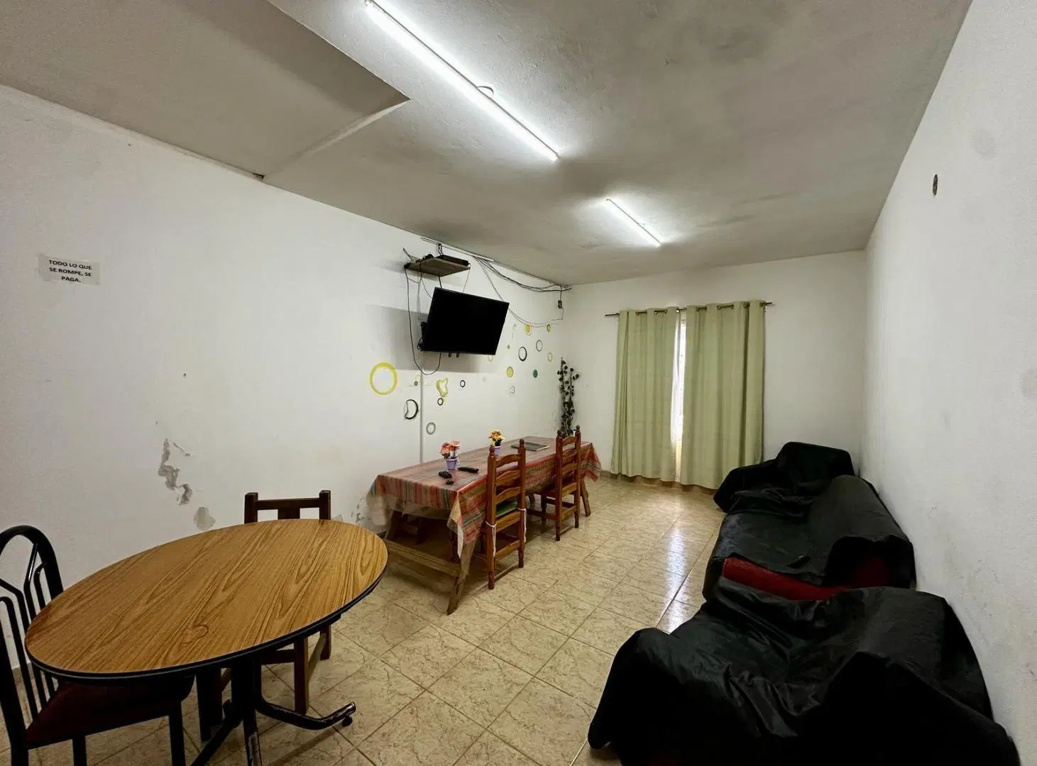 Propiedad Polifuncional de Diseño Lineal: Ideal Vivienda o Inversión como Hostel. 4
