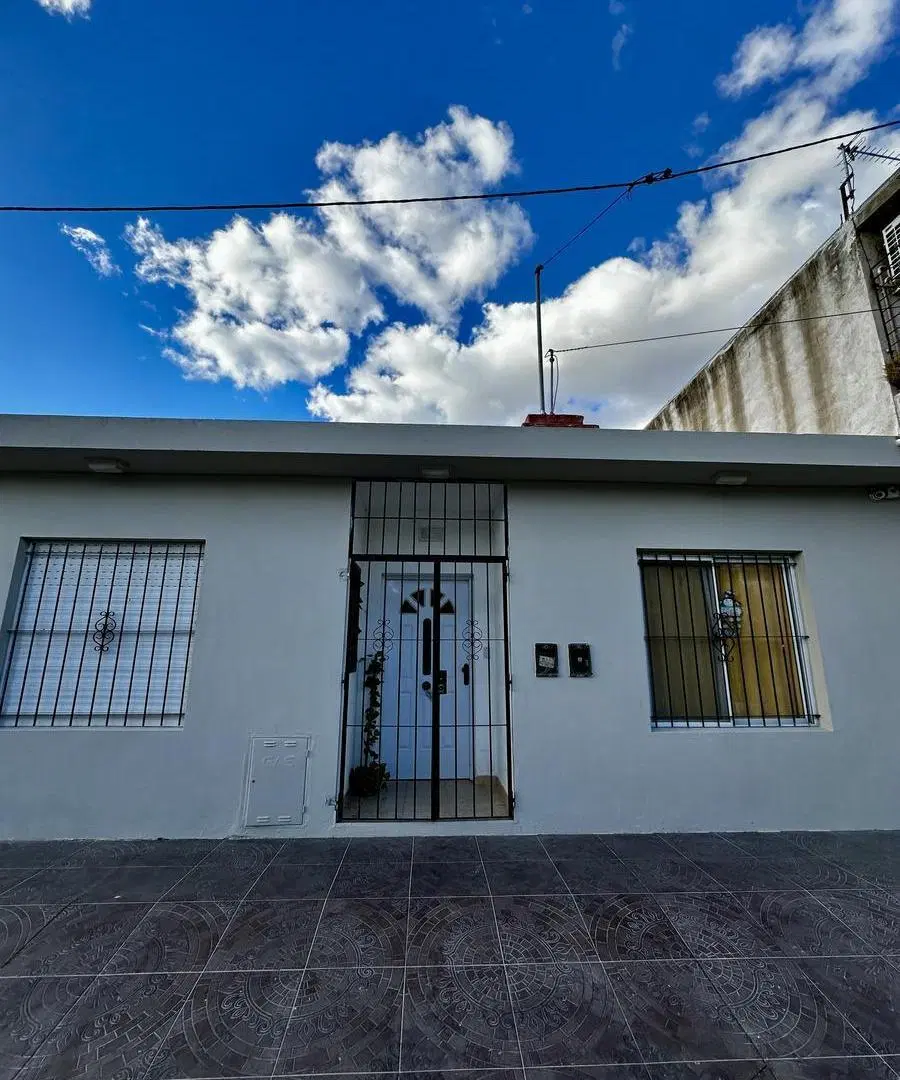 Propiedad Polifuncional de Diseño Lineal: Ideal Vivienda o Inversión como Hostel. 2