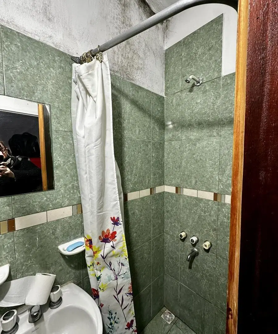 Propiedad Polifuncional de Diseño Lineal: Ideal Vivienda o Inversión como Hostel. 8