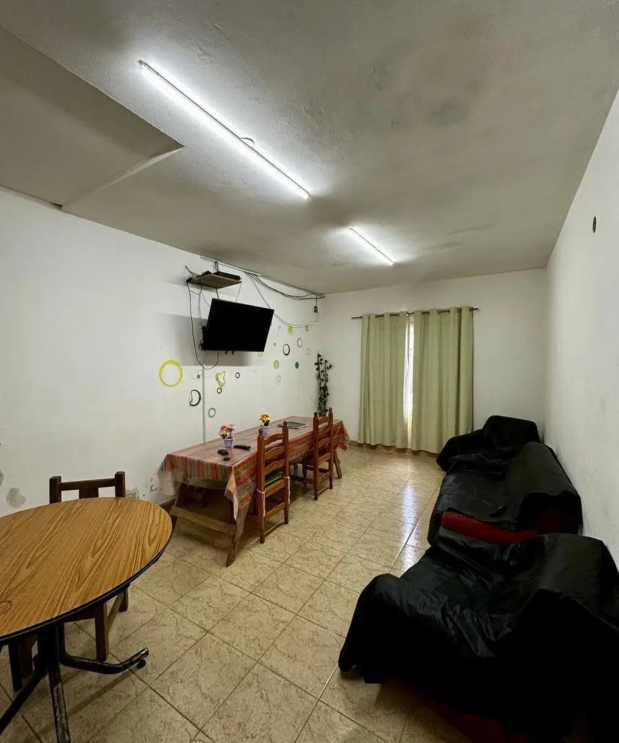 Propiedad Polifuncional de Diseño Lineal: Ideal Vivienda o Inversión como Hostel. 5