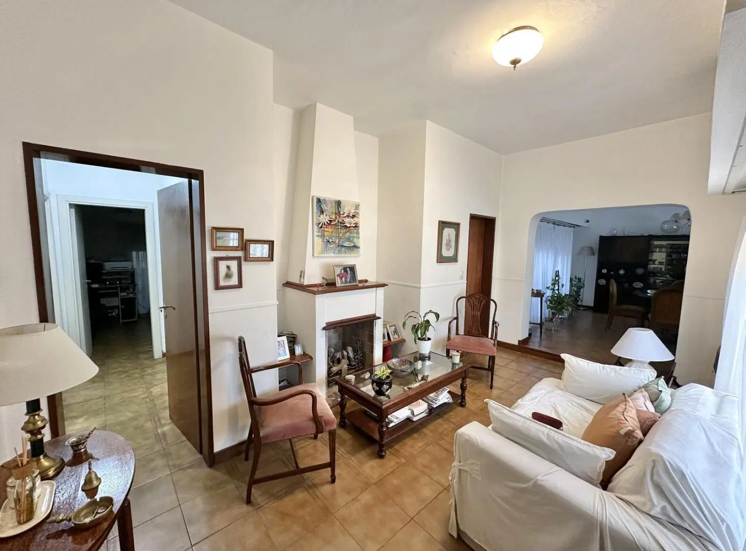 Casa en Venta de 4 dormitorio. Patio con parrilla. Lavadero. Cochera. Centro Zarate 8