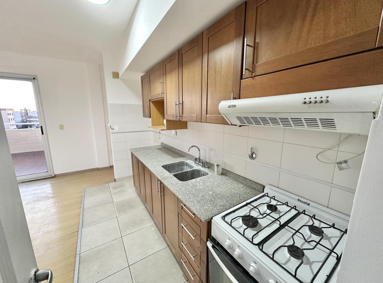 Foto de Departamento en Venta de 2 ambientes y gran balcón terraza. Con, imagen 2