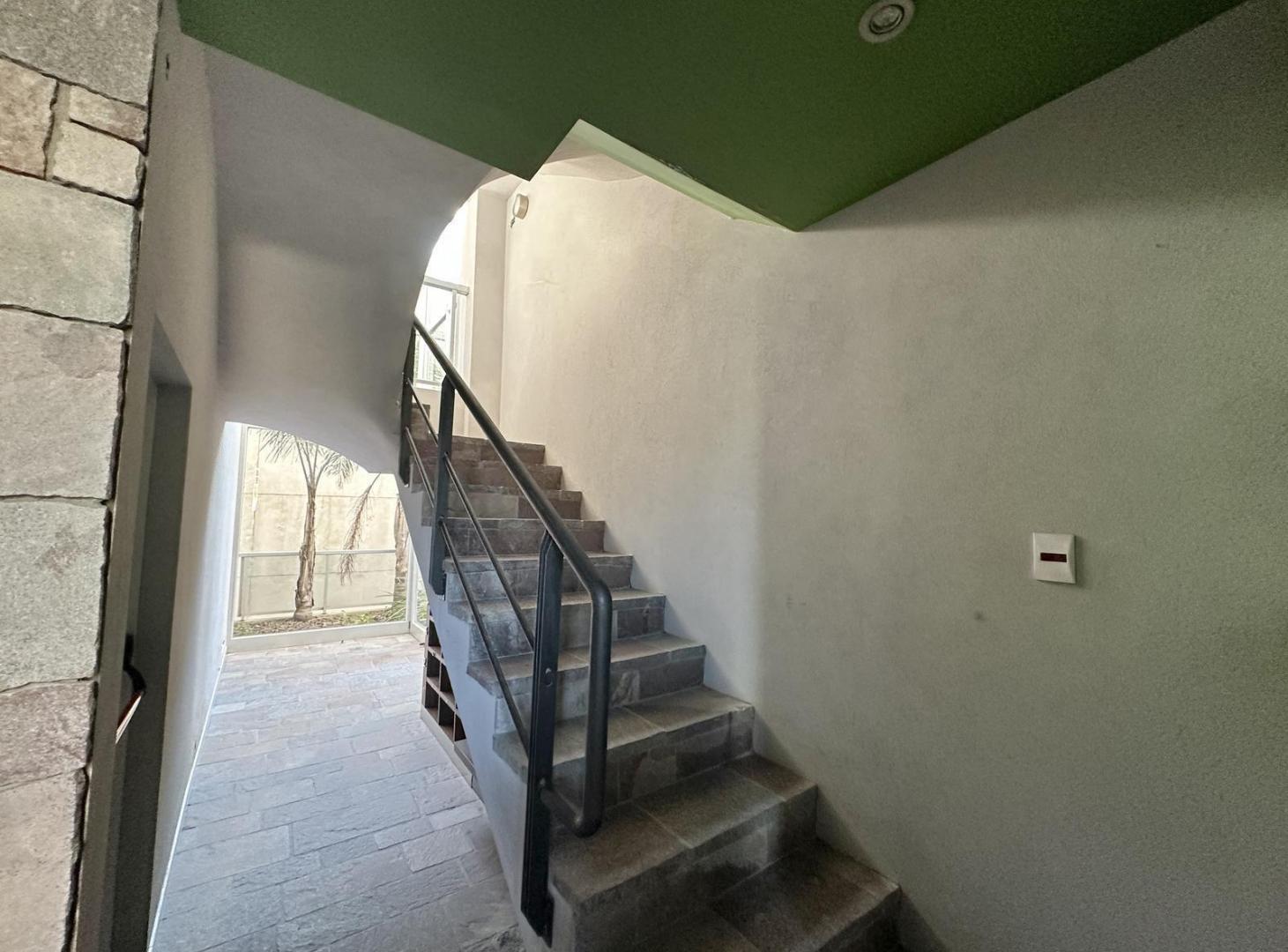 Foto de Departamento en venta de 3 ambiente. Edificio con piscina y terraza, imagen 3