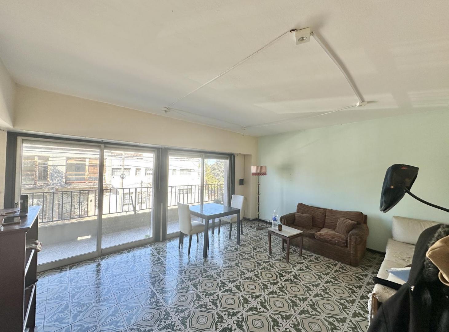 Foto de Casa de 2 dormitorios Local al frente en Venta. Con patio, cochera y, imagen 2