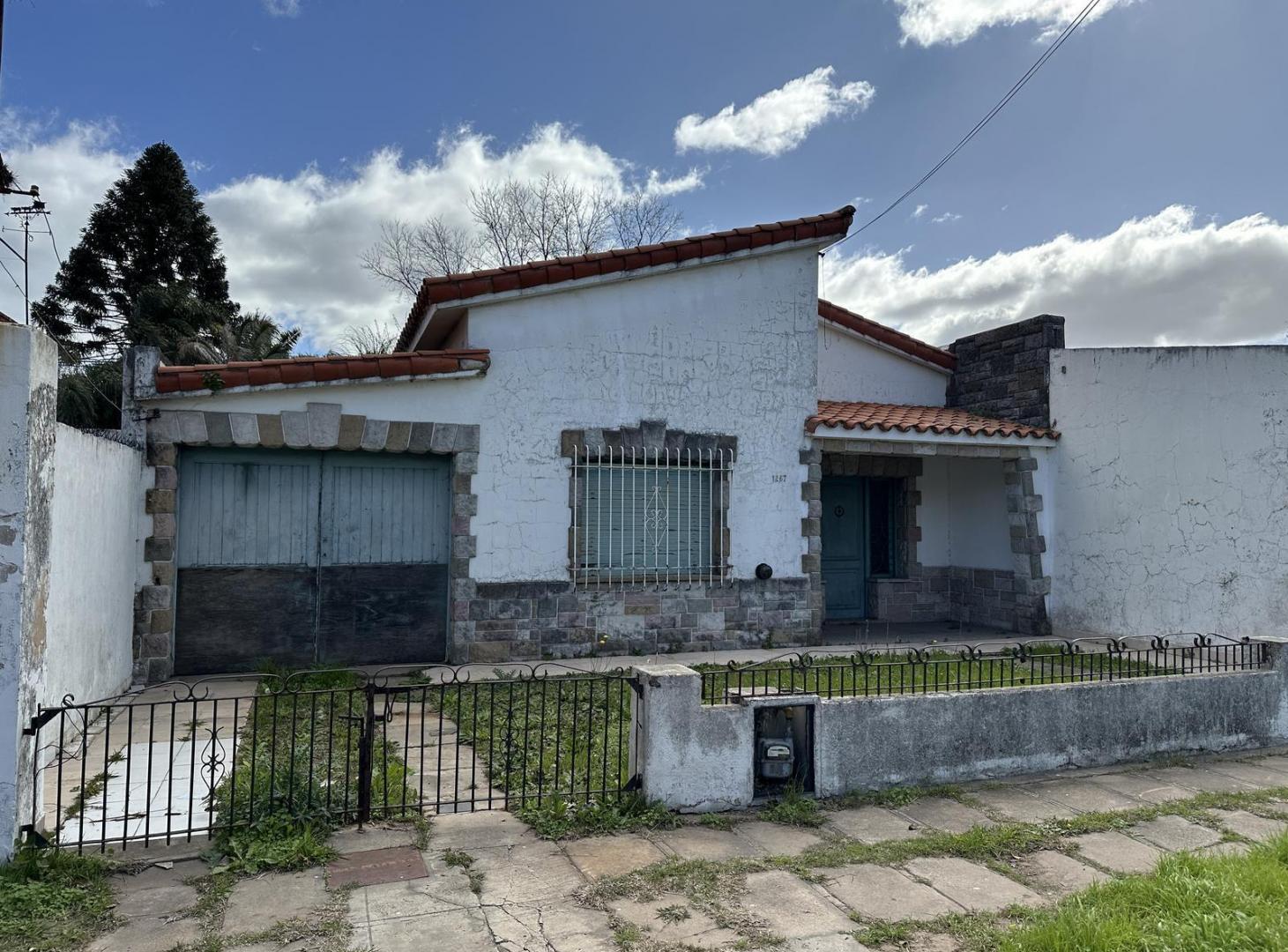 Foto de Casa en Venta de 4 ambientes. Con patio y Cochera. Centro Campana, imagen 4