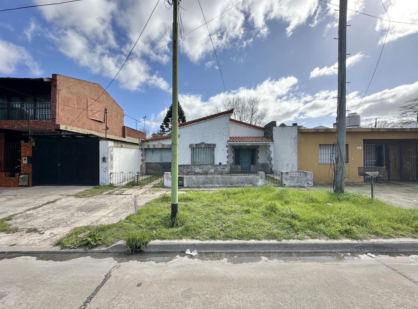 Foto de Casa en Venta de 4 ambientes. Con patio y Cochera. Centro Campana, imagen 5