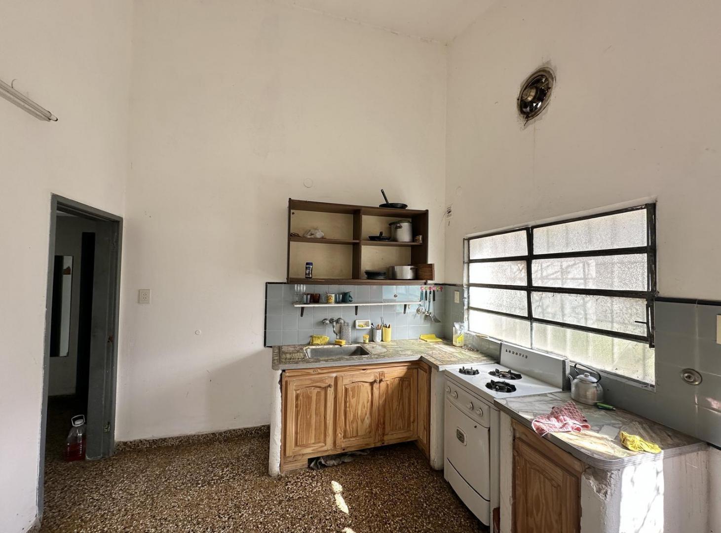 Foto de Casa en Venta de 4 ambientes. Con patio y Cochera. Centro Campana, imagen 3