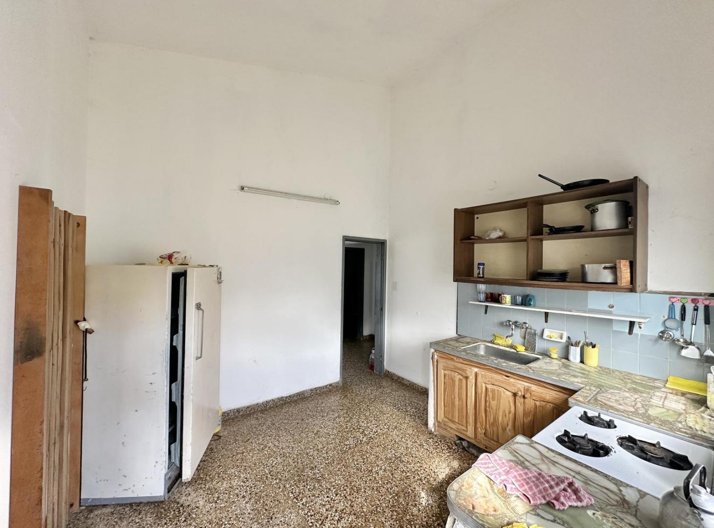 Foto de Casa en Venta de 4 ambientes. Con patio y Cochera. Centro Campana, imagen 2