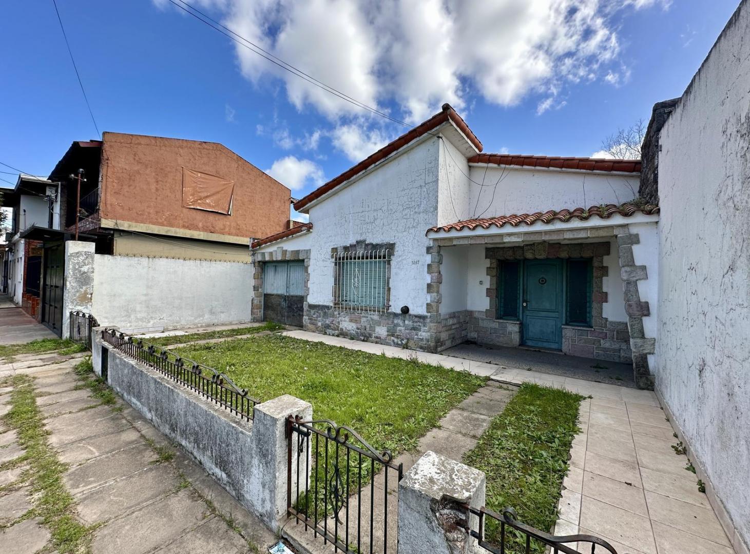Foto de Casa en Venta de 4 ambientes. Con patio y Cochera. Centro Campana, imagen 5