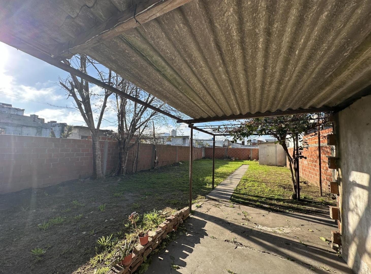 Foto de Casa en Venta de 4 ambientes. Lavadero. Con patio y cochera. Centro, imagen 4