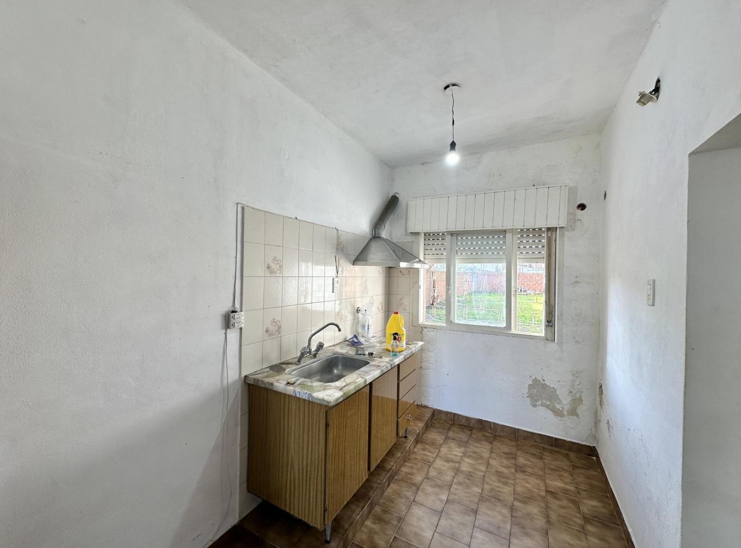Foto de Casa en Venta de 4 ambientes. Lavadero. Con patio y cochera. Centro, imagen 1