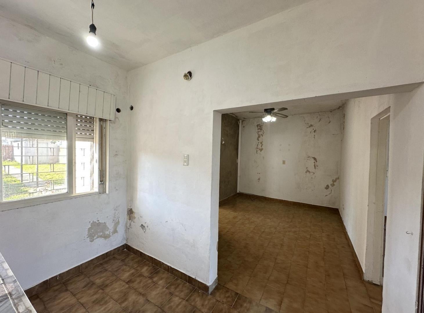 Foto de Casa en Venta de 4 ambientes. Lavadero. Con patio y cochera. Centro, imagen 5