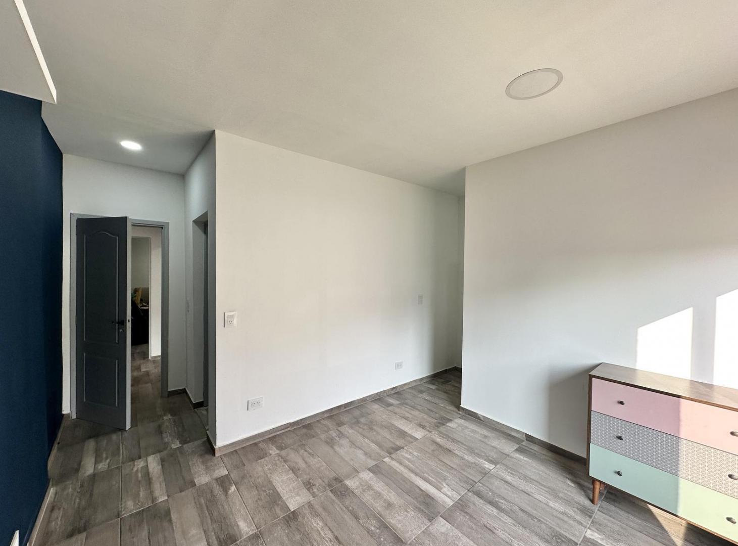 Foto de Casa en Venta de 2 dormitorios. Patio con parque, galería con parrilla, imagen 5