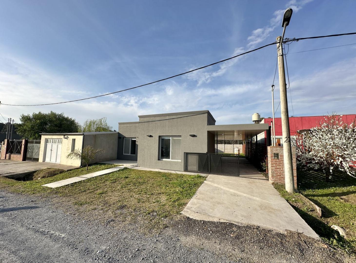 Foto de Casa en Venta de 2 dormitorios. Patio con parque, galería con parrilla, imagen 4